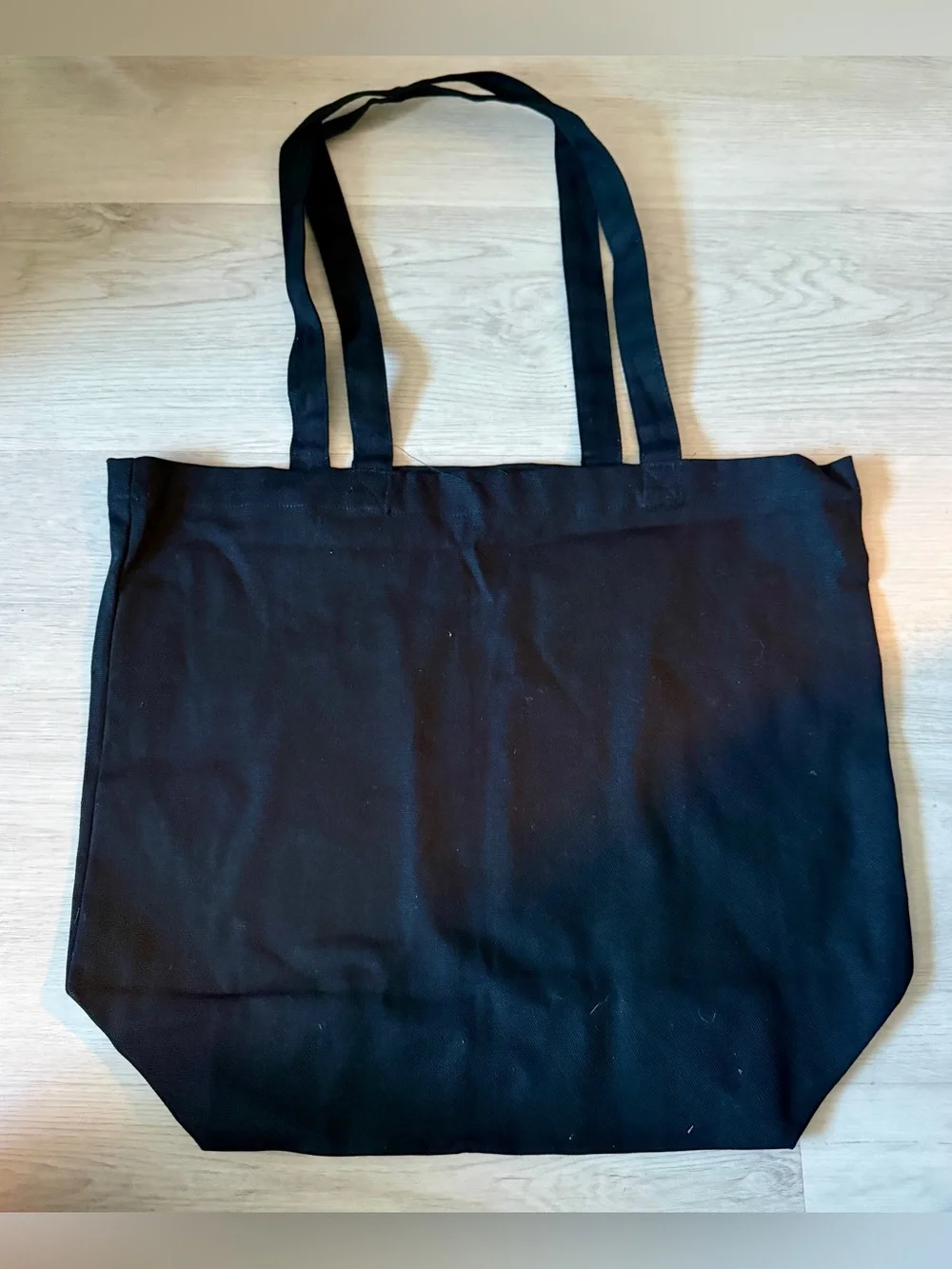 N/A black canvas